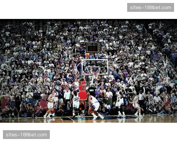雷迪克尝试八村塁打中锋小阵容 放弃传统中锋追求极致空间